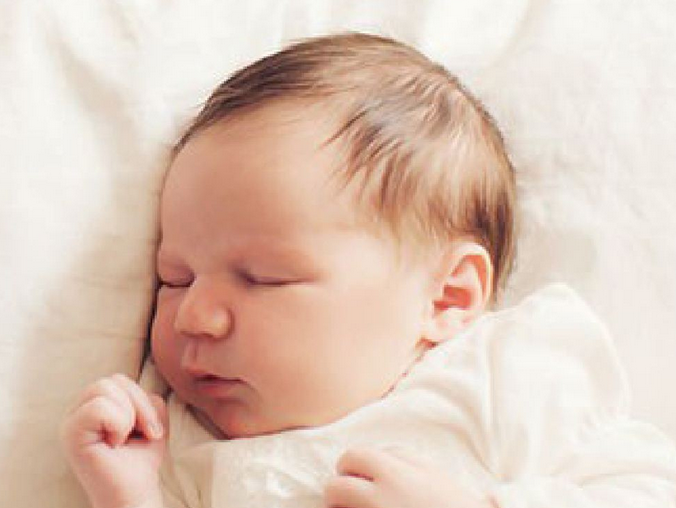 新生儿出生第一日开始呕吐是怎么回事？