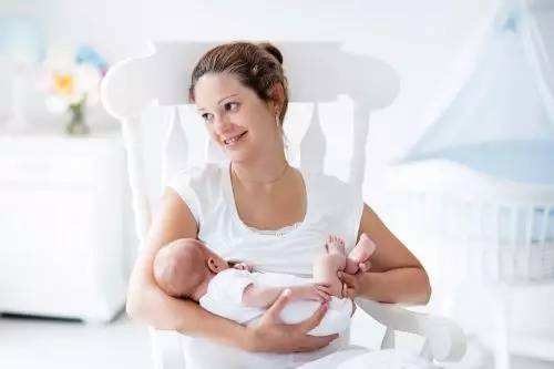 母乳喂养会导致乳房萎缩吗