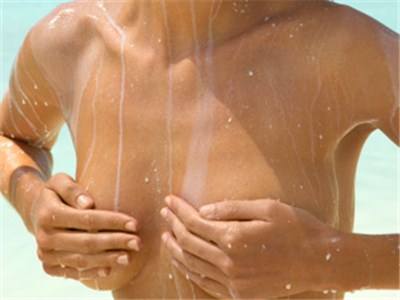 你知道如何清洗自己的乳房吗？
