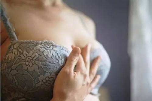 怀孕后乳房胀痛的原因及自检方式和缓解方法