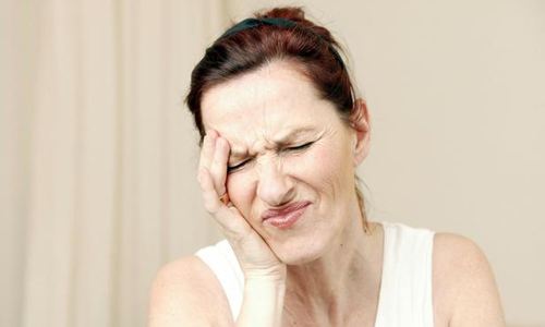 女性月经不调头晕正常吗？引起原因和调理方法